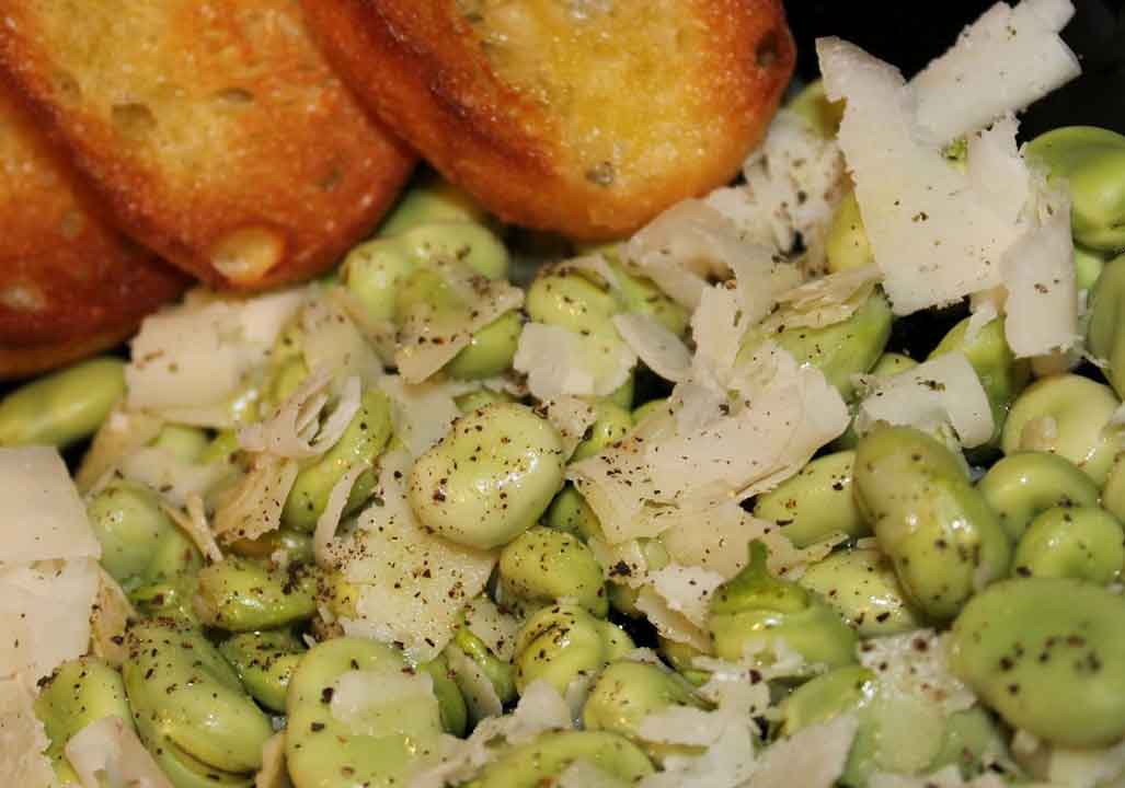 insalata-di-fave-e-pecorino