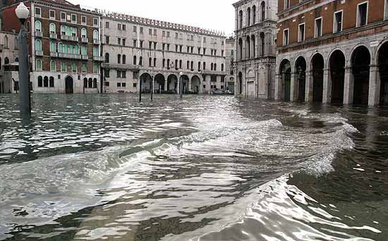 acqua alta a venezia