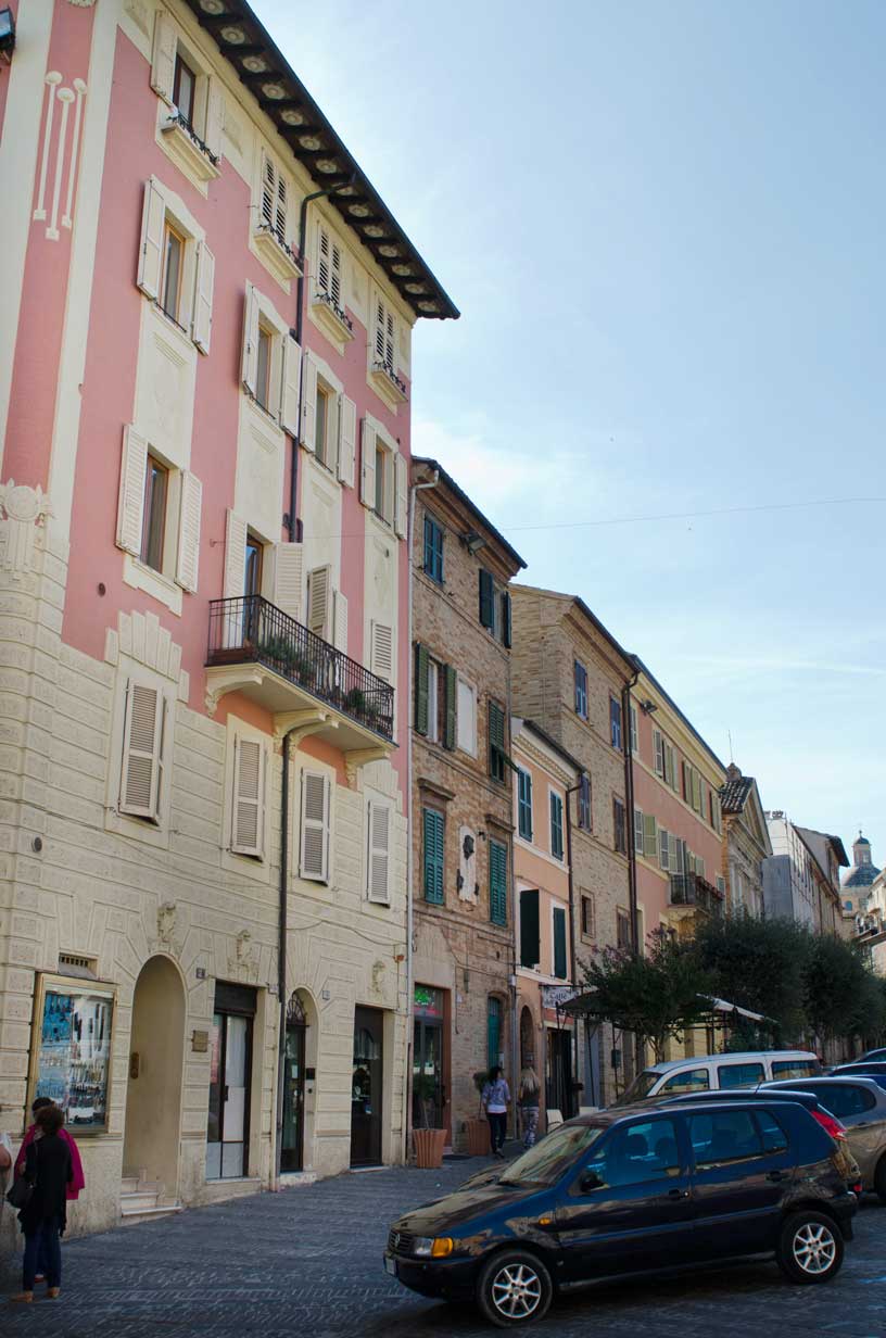 Piazza Mazzini, casa Machelli-Pesaresi