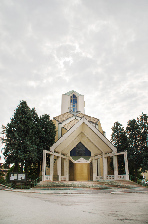 Piazzale San Francesco, la chiesa