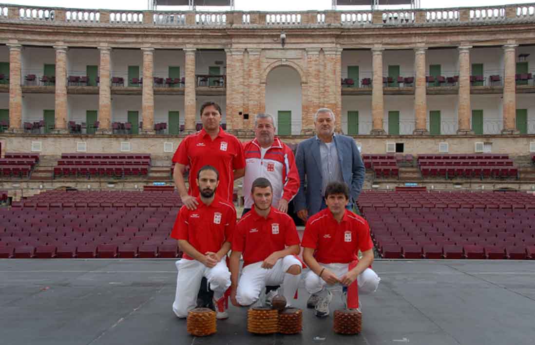 squadra-macerata-palla-al-bracciale