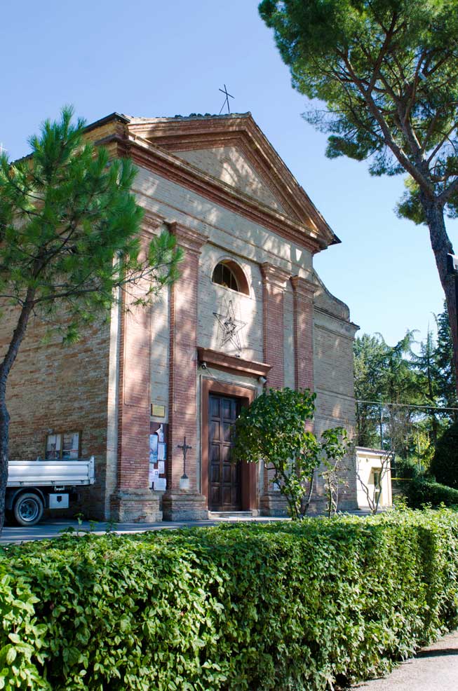 Via Santa Maria del Monte, la chiesa
